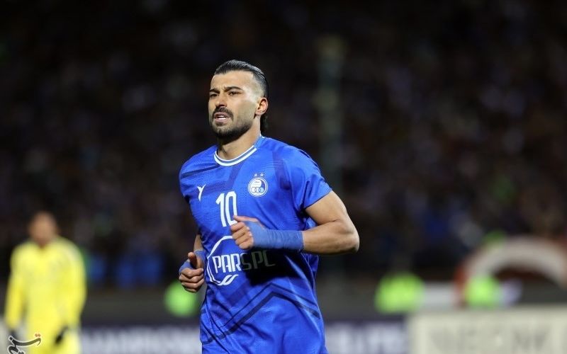 Ramin Rezeain là lựa chọn sút phạt đáng tin cậy